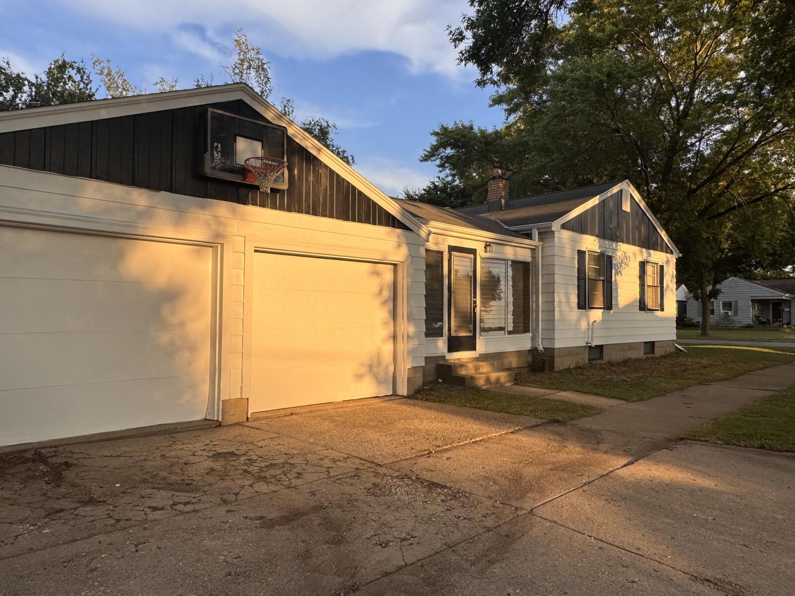 Property Photo: 2336 W Lawn Ave WI 53209