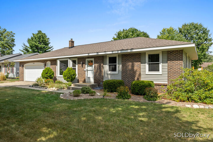 Property Photo: 4343 Glen Hollow Drive MI 49426