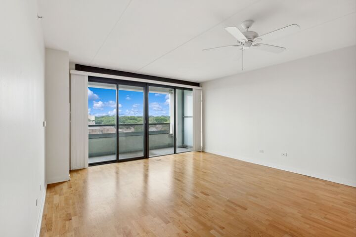 Property Photo: 900 Chicago Avenue 613 IL 60202