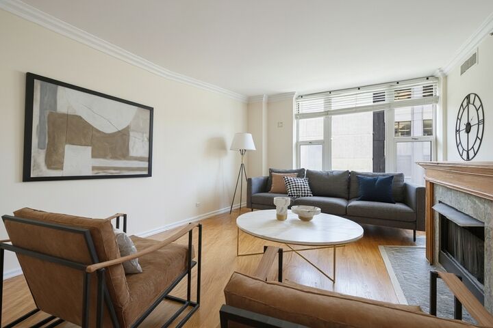 Property Photo: 25 E Superior Street 605 IL 60611
