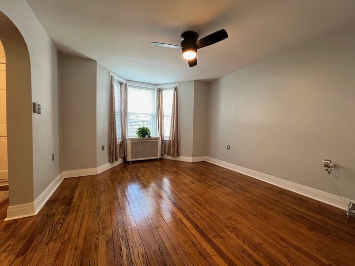 Property Photo: 2335 W Barry Avenue 1 IL 60618