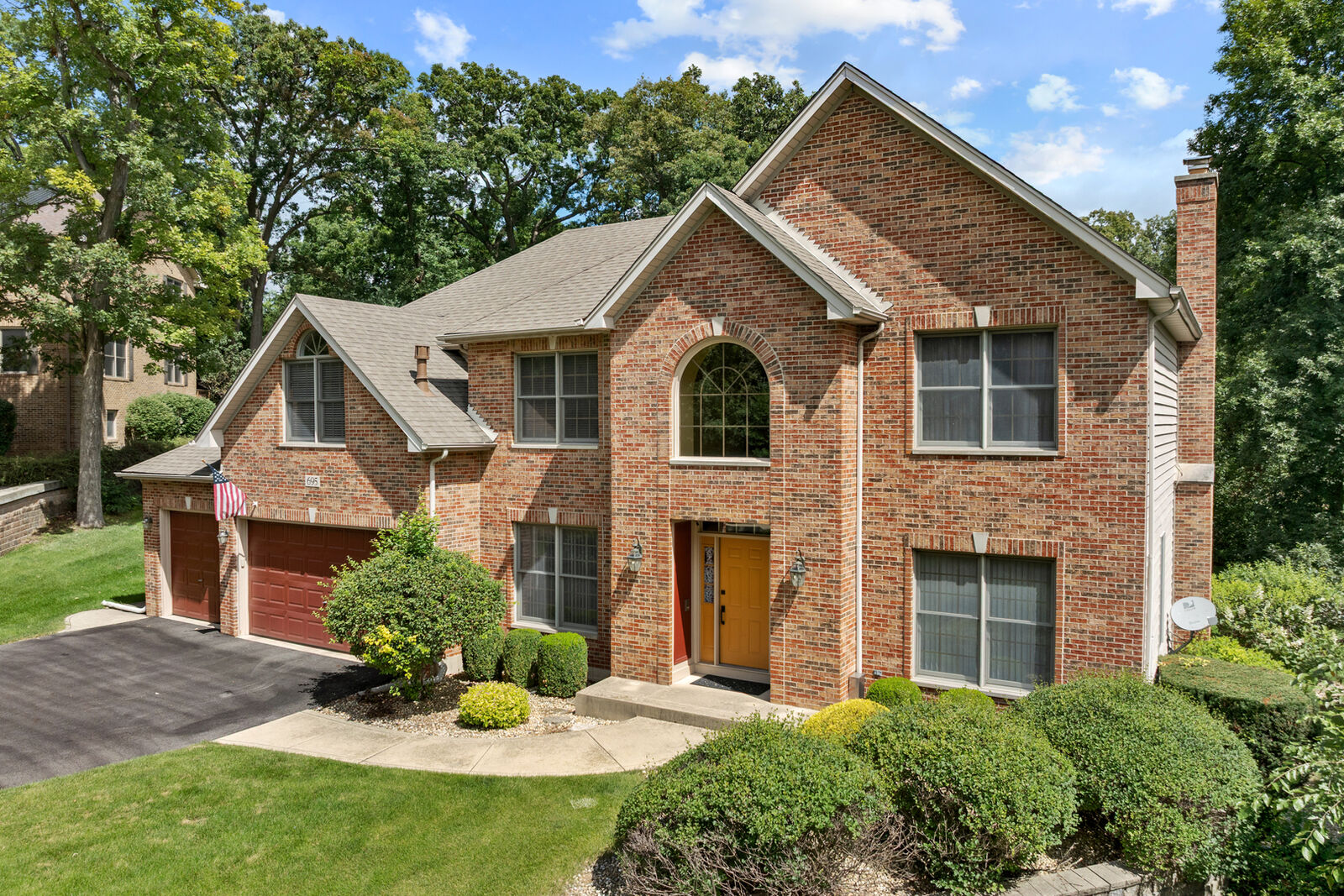 Property Photo: 695 Braintree Lane IL 60103