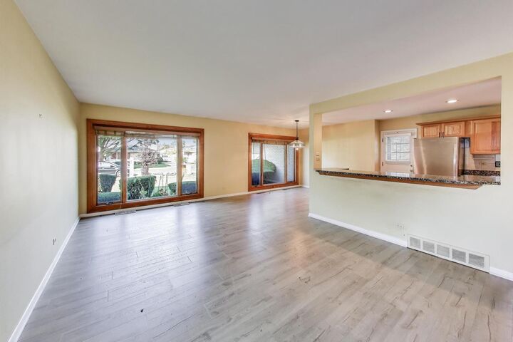 Property Photo:  2025 Plainfield Drive  IL 60018