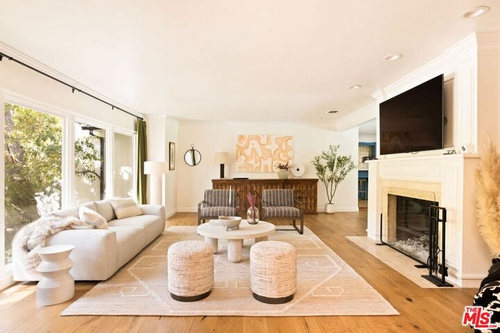 Property Photo:  2064 Coldwater Canyon Drive  CA 90210 