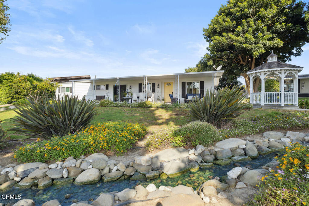 Property Photo: 25 Faulkner Court 25 CA 93003