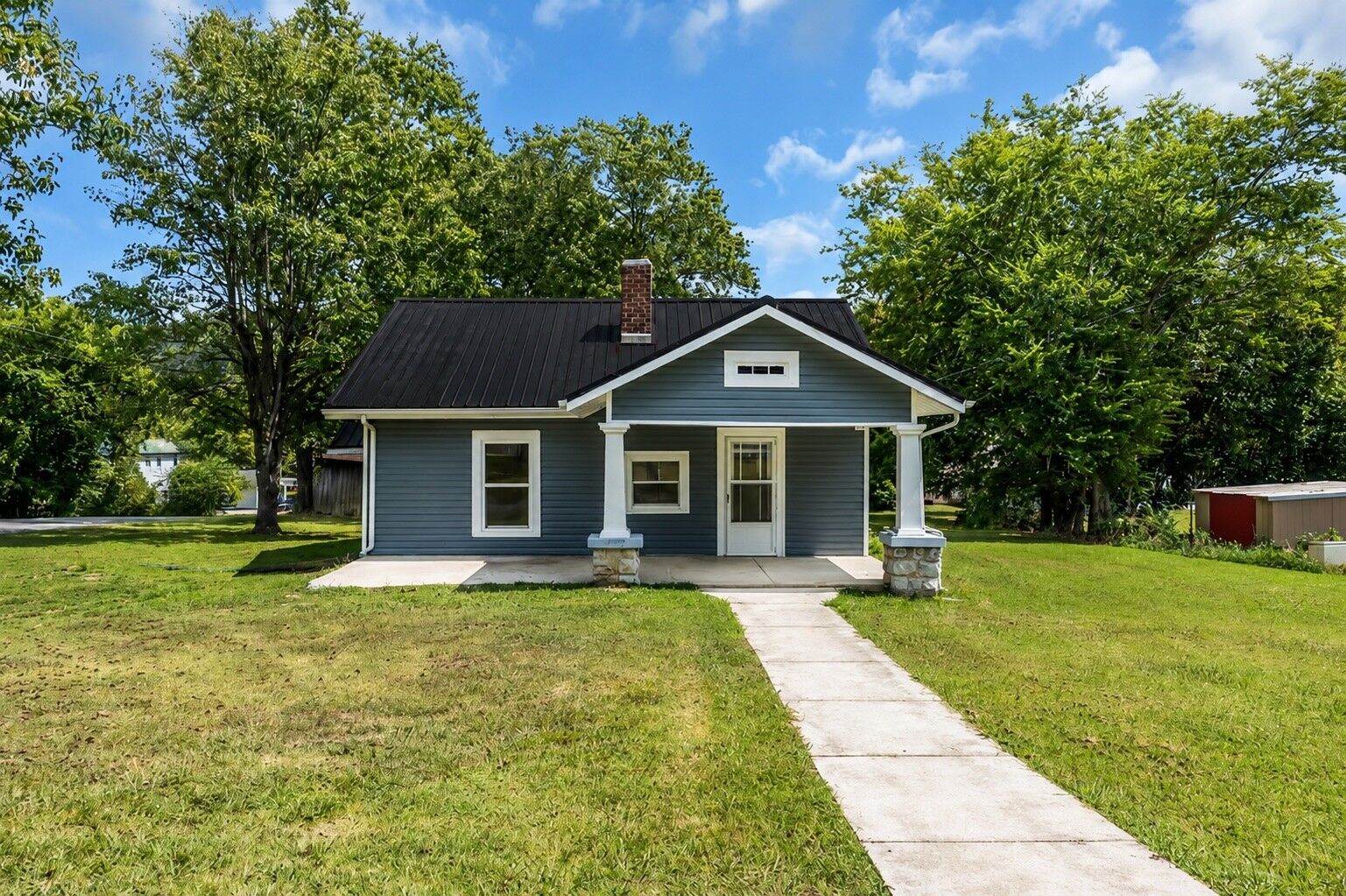 Property Photo:  104 Locust St  TN 37095 