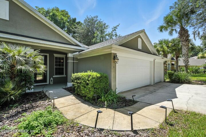Property Photo: 9 Creekside Drive FL 32137