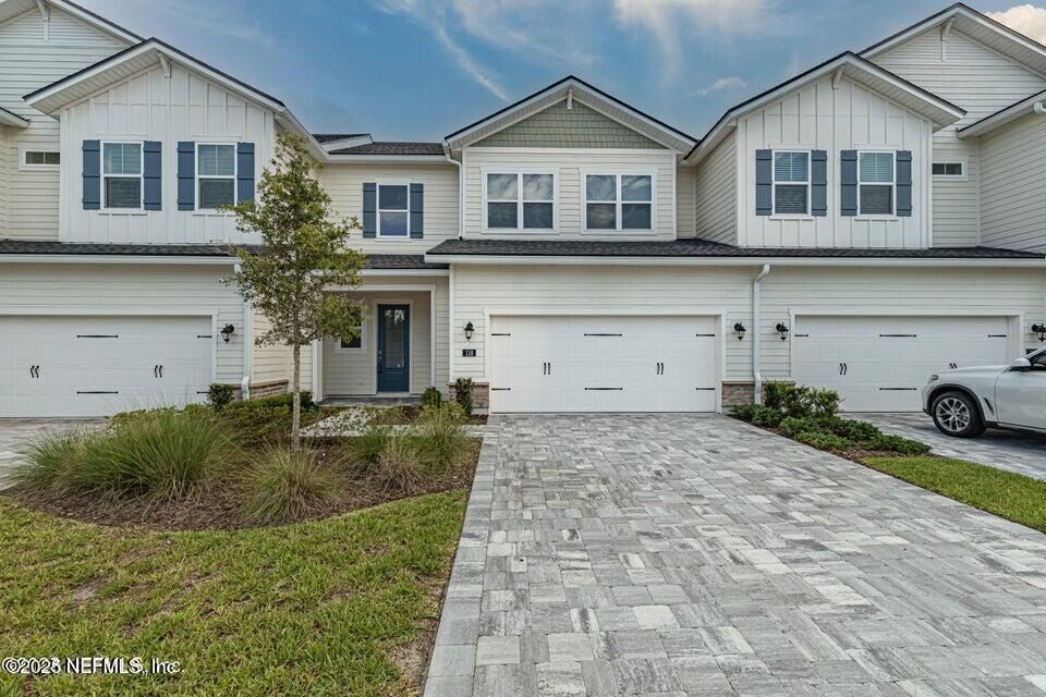 Property Photo: 118 Carousel Drive FL 32081