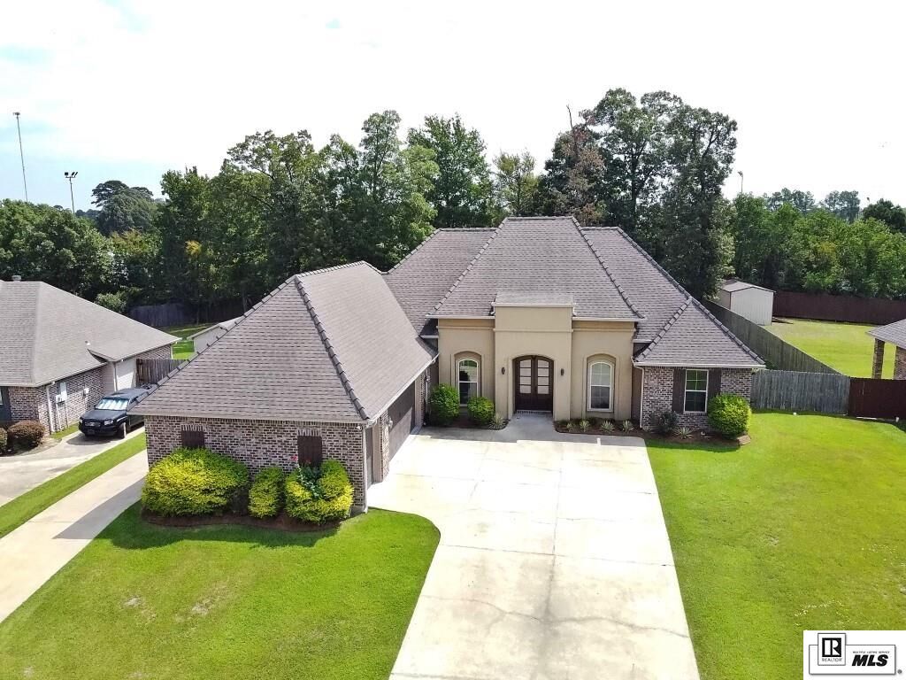 Property Photo:  411 Austin Oaks Circle  LA 71292 