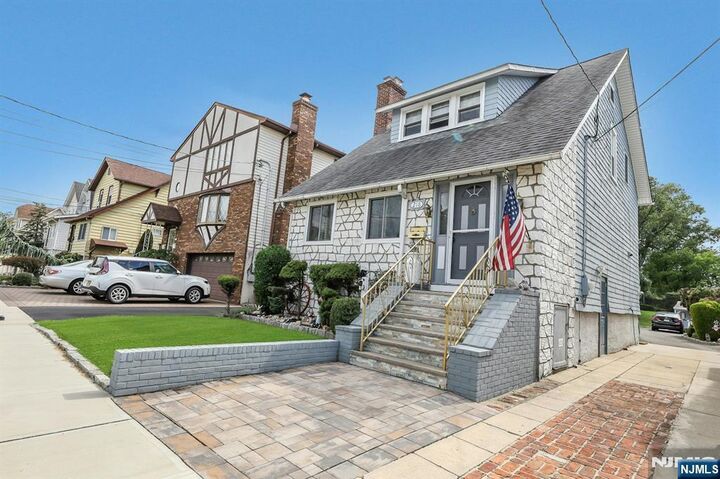 218 Court Avenue  Lyndhurst NJ 07071 photo