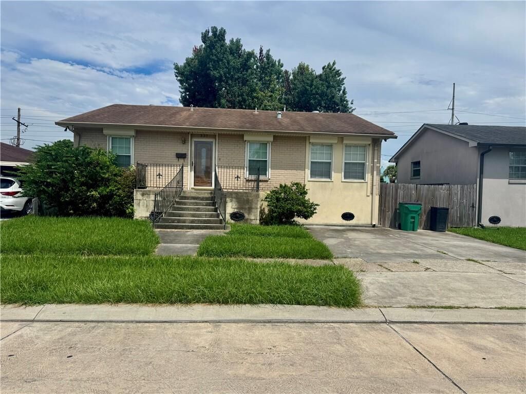 Property Photo: 337 Willowbrook Drive LA 70056