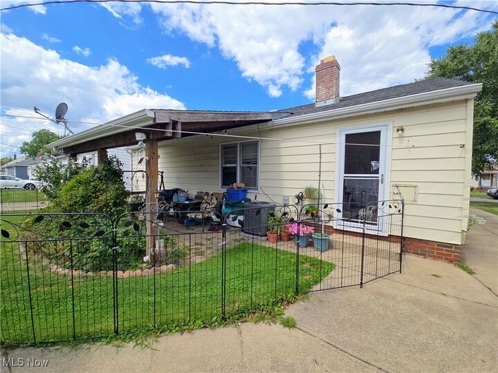 Property Photo: 3325 Commonwealth OH 44134