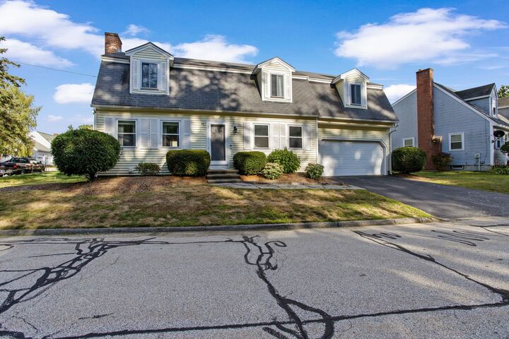 Property Photo: 26 Old Orchard Way NH 03103