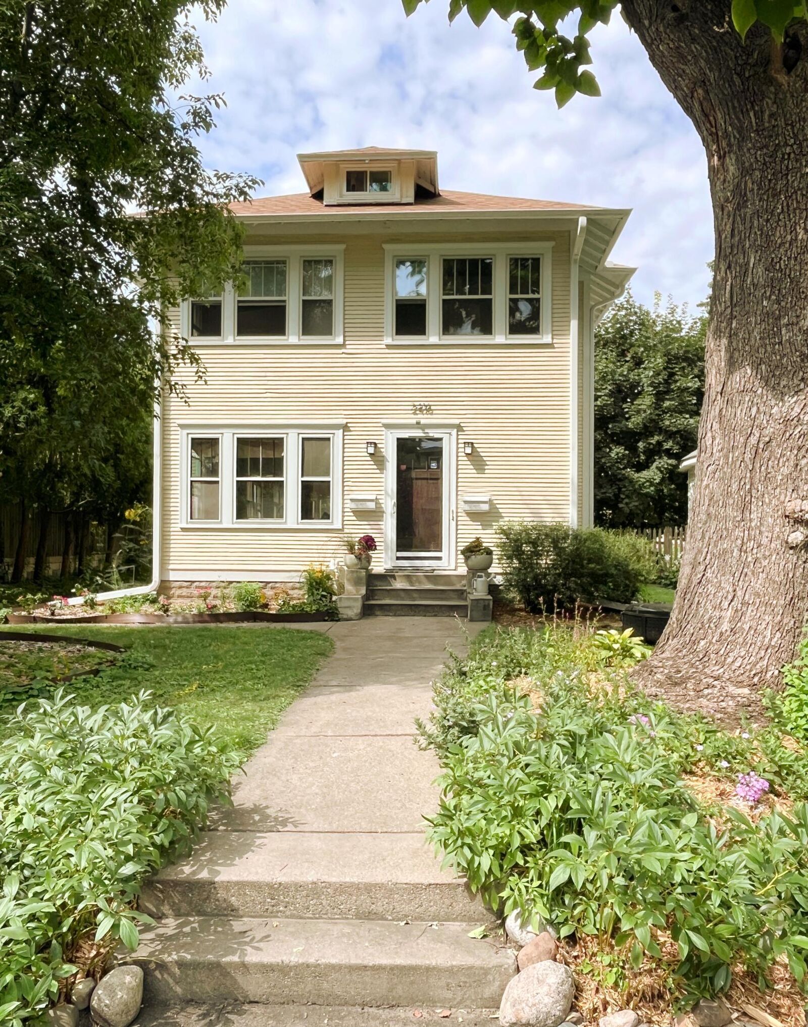Property Photo:  2416 34th Avenue S  MN 55406 