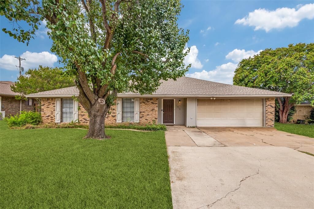 Property Photo:  1910 Aspen Drive  TX 75077