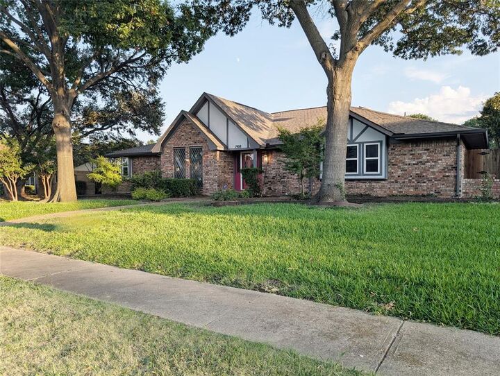 Property Photo: 1908 Lake Crest Lane TX 75023