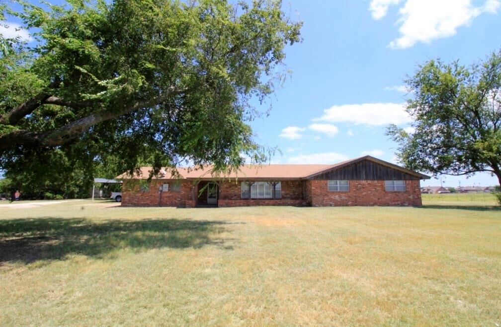 Property Photo: 8228 County Road 1004 TX 76044