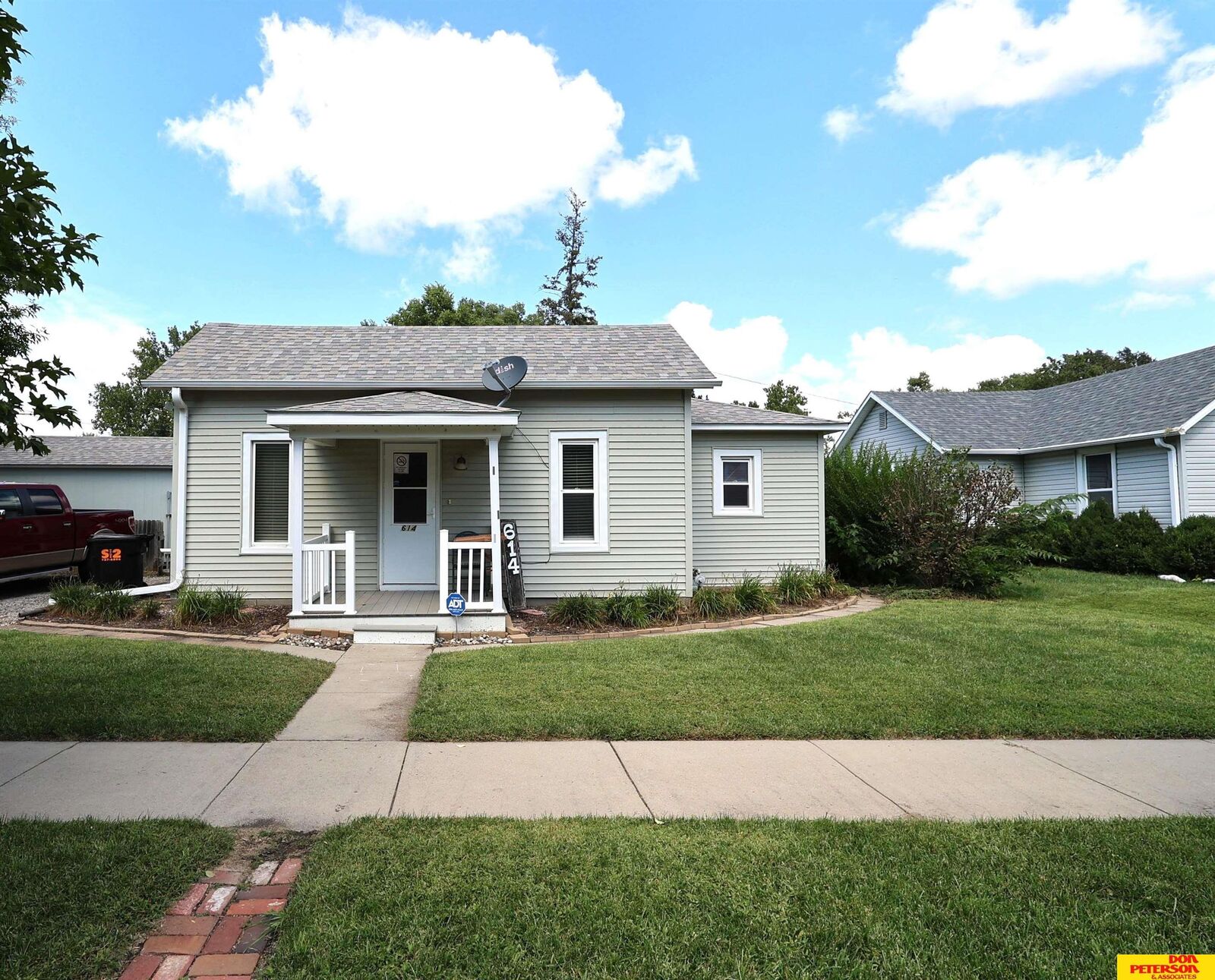 Property Photo:  614 E Linden Avenue  NE 68025 