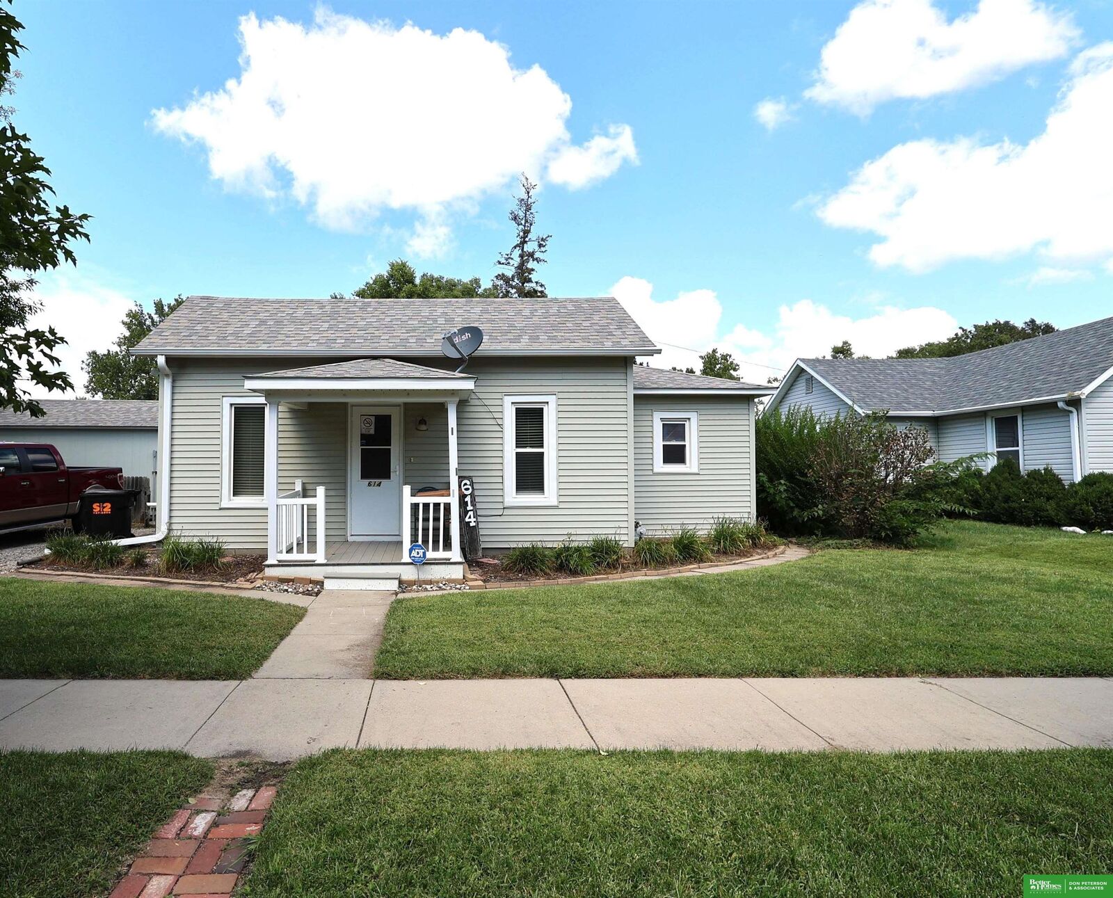 Property Photo:  614 E Linden Avenue  NE 68025 