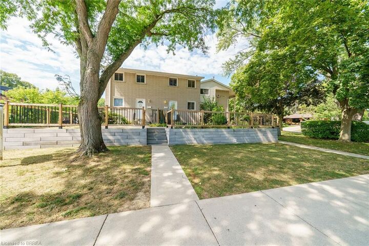 Photo de la propriété:  11 Colmar Place 2  ON L9H 4L1 
