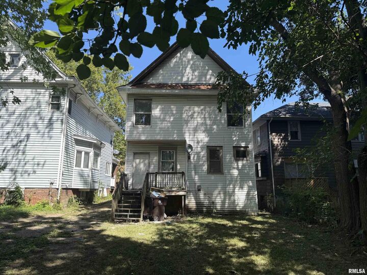 Property Photo: 704 E Lasalle Street IL 61603