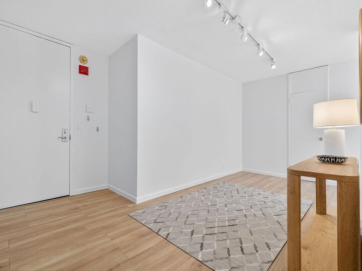Property Photo:  65 East India Row 6F  MA 02110 