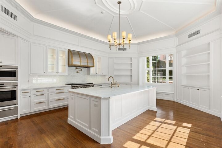 Property Photo:  20 Chestnut Street 1  MA 02108 