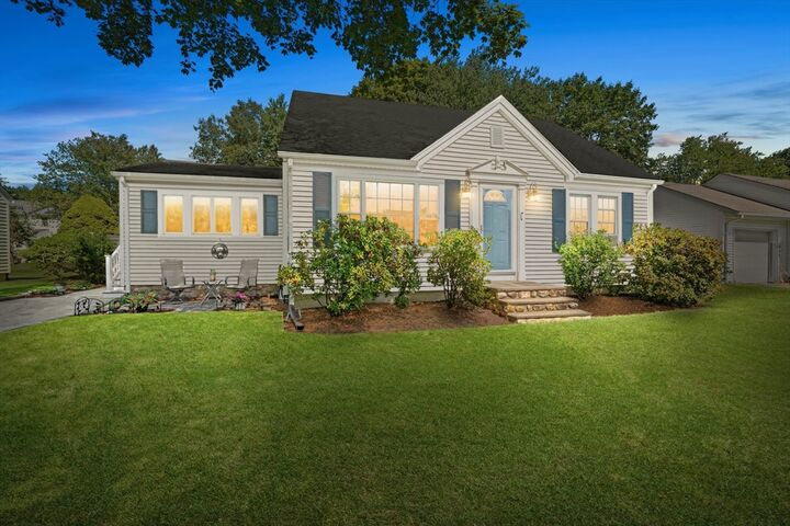 29 Beverly Ave  Uxbridge MA 01569 photo