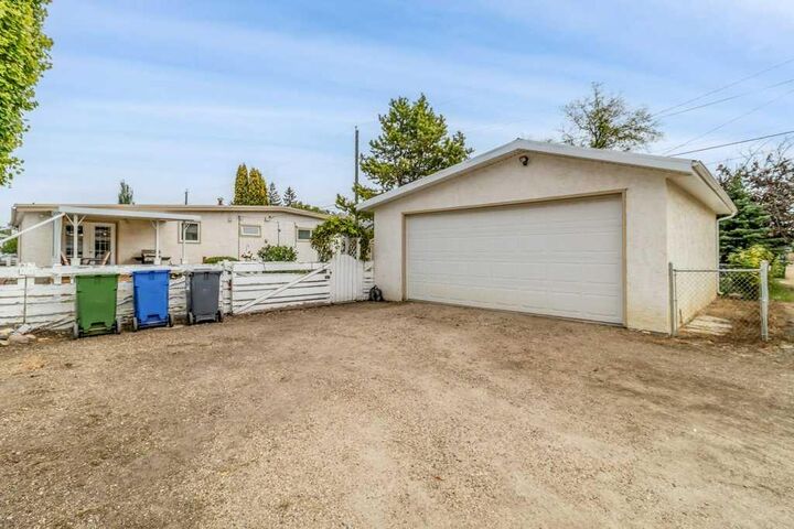 Property Photo: 3948 35A Avenue AB T4N 2S5