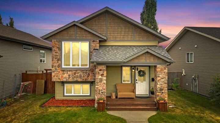17 Cedar Crescent  Blackfalds AB T4M 0A2 photo
