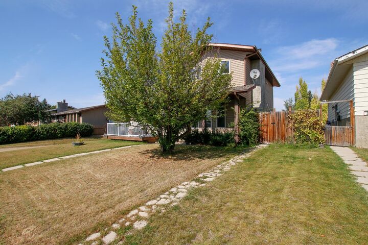 4 Haliburton Crescent  Red Deer AB T4N 6K3 photo