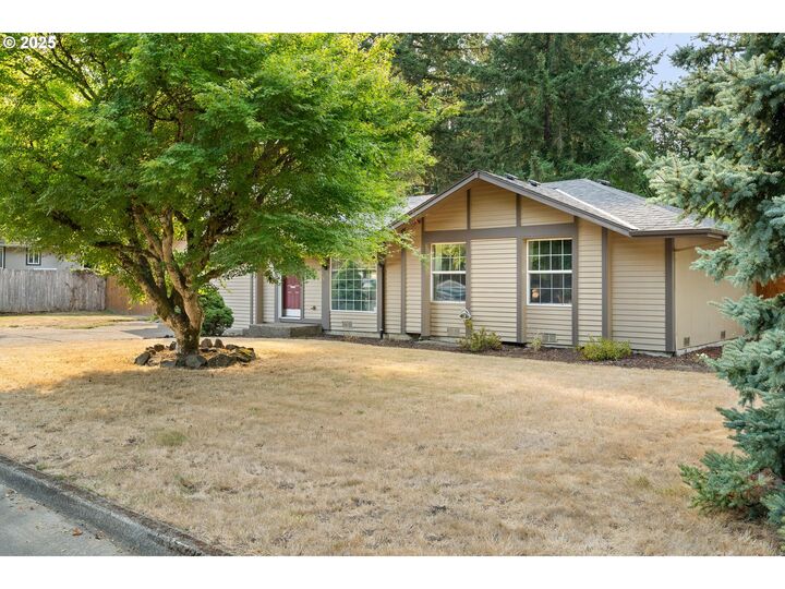Property Photo:  1875 SE River Glen Ct  OR 97267 