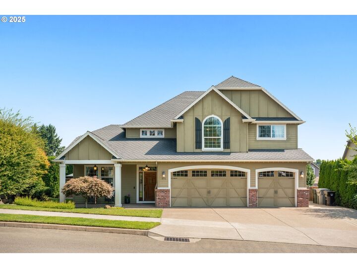 Property Photo: 978 N Alder St OR 97013