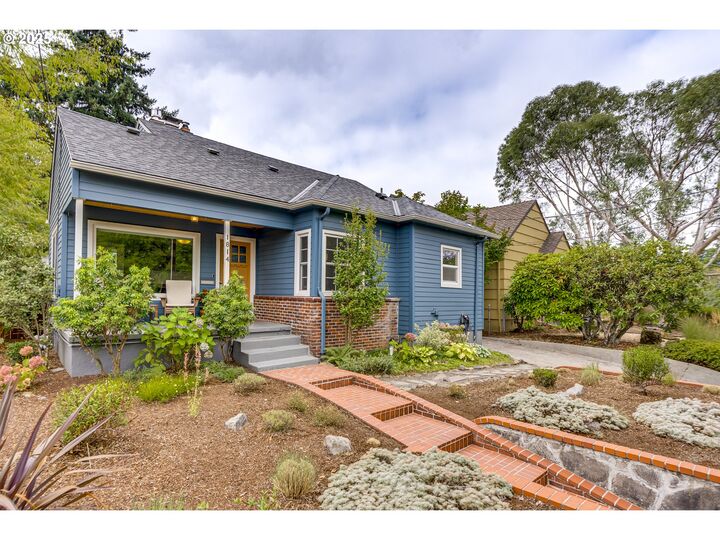 1814 NE Ainsworth St  Portland OR 97211 photo