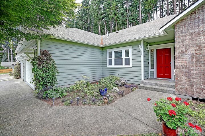 Property Photo:  1142  San Juan Drive  WA 98282
