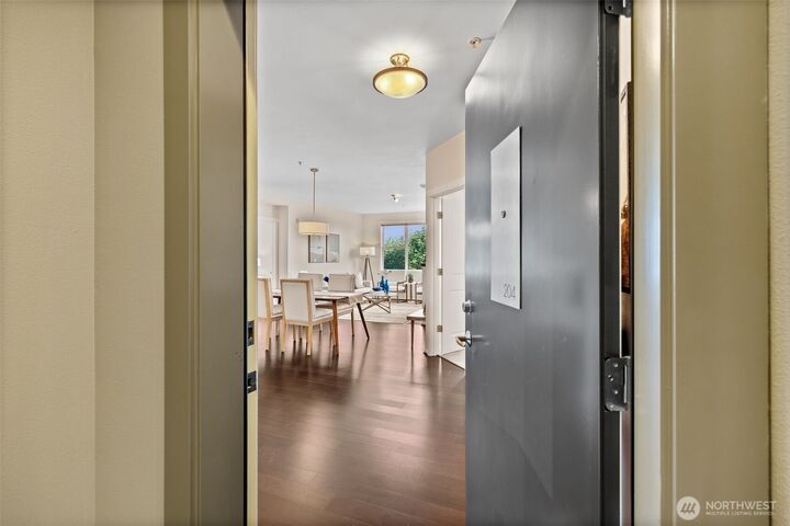 Property Photo:  2960 SW Raymond Street 204  WA 98126 