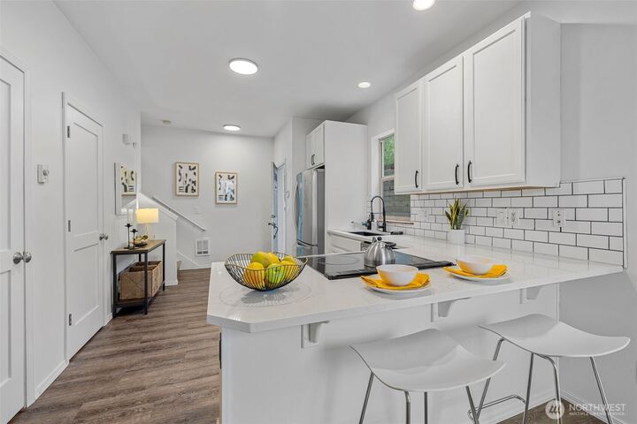 Property Photo: 4802 Delridge Way SW WA 98106
