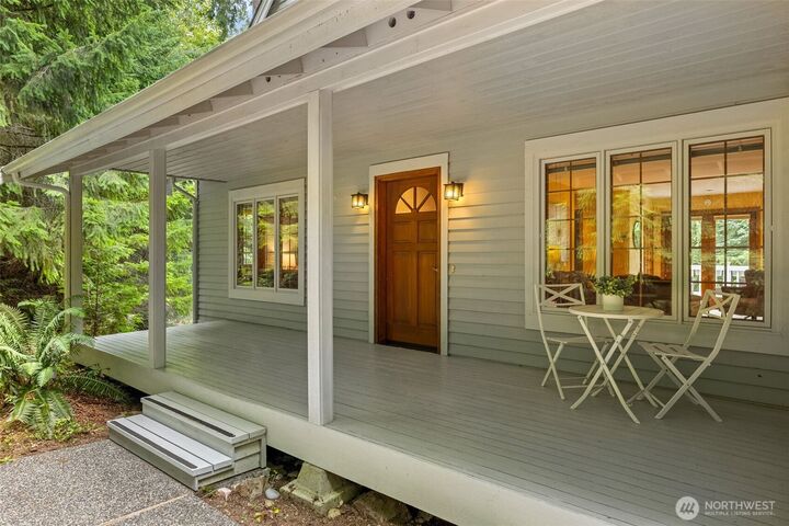 Property Photo: 6604 282nd Avenue SE WA 98027