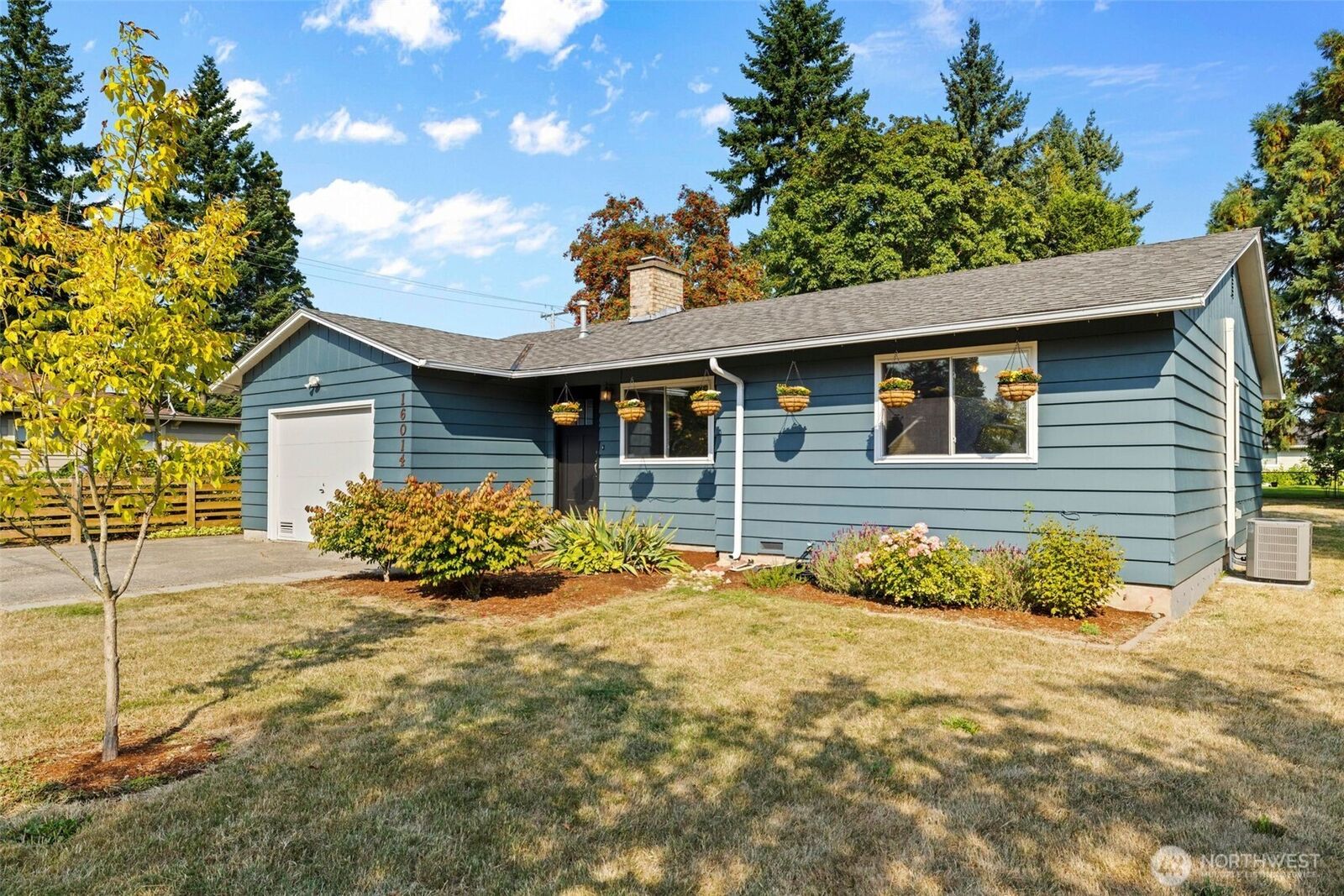 Property Photo: 16014 16th Avenue SW WA 98166