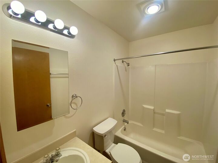 Property Photo:  3659  22nd Avenue W 3  WA 98199 