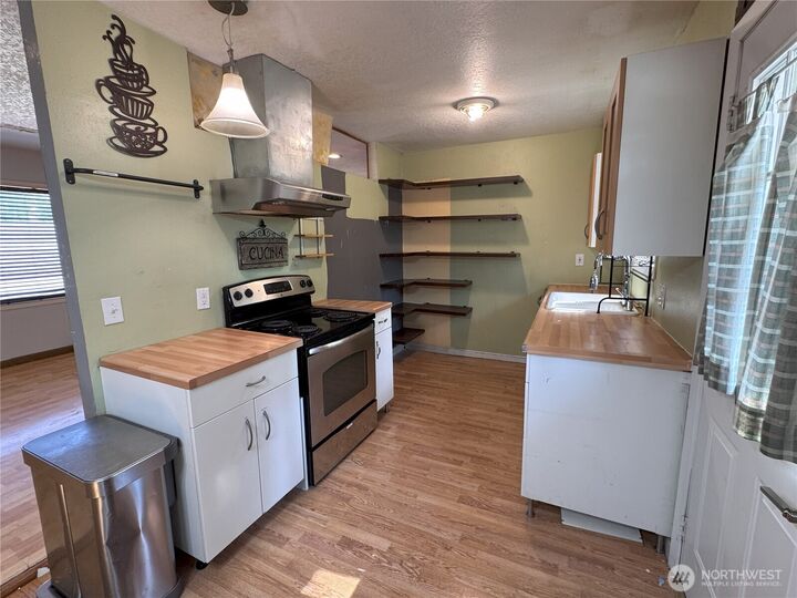 Property Photo:  20426  54th Avenue W  WA 98036 