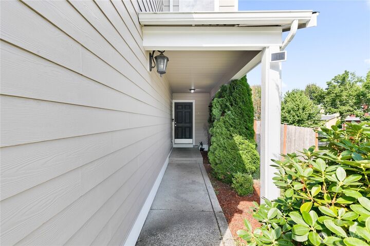 Property Photo: 17820 73rd Avenue E WA 98375