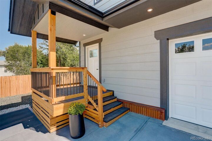 Property Photo:  614 Loveland Street  CO 80401 
