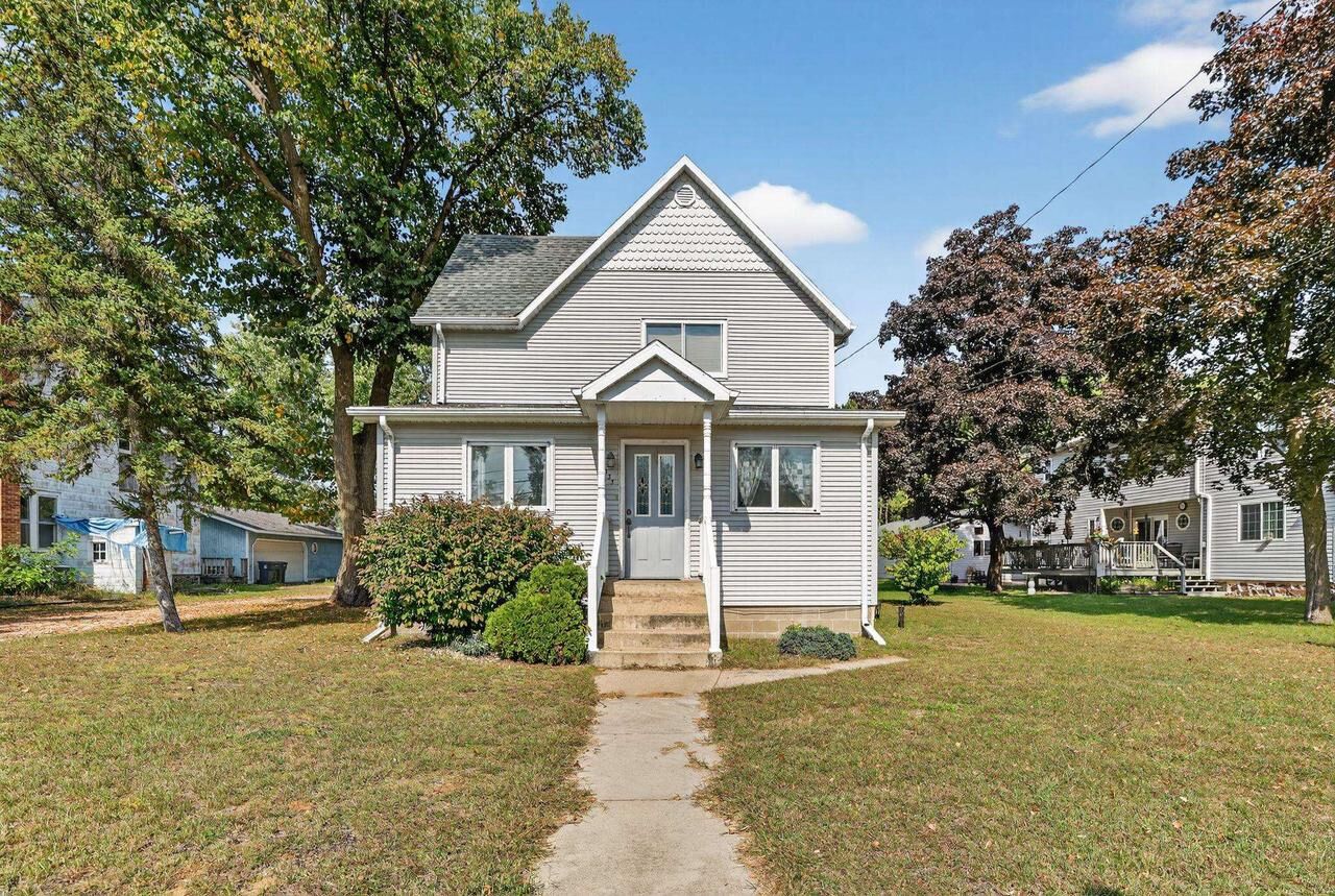 Property Photo:  333 East Montello Street  WI 53949 