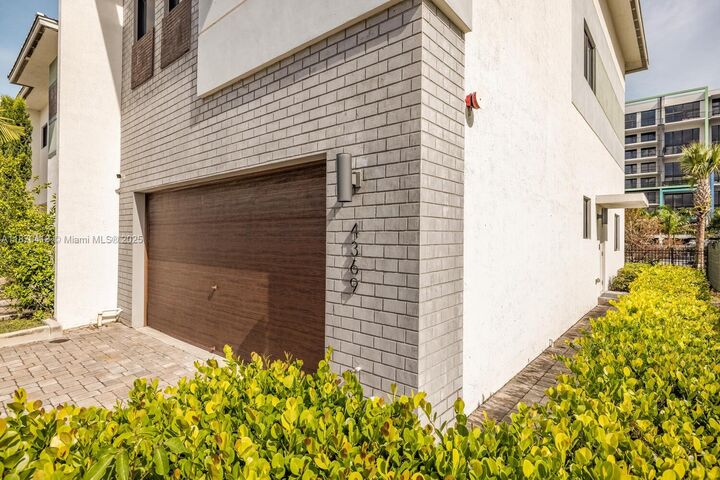 Property Photo: 4369 NW 9th St FL 33317