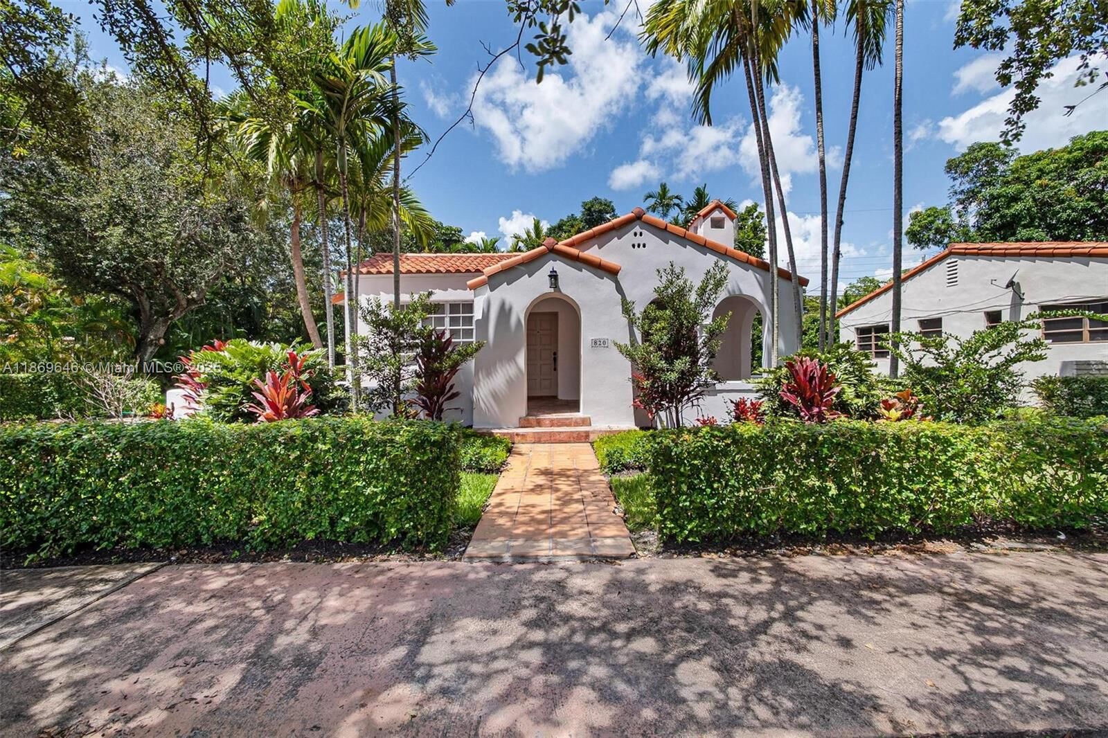Property Photo: 820 Lorca St FL 33134