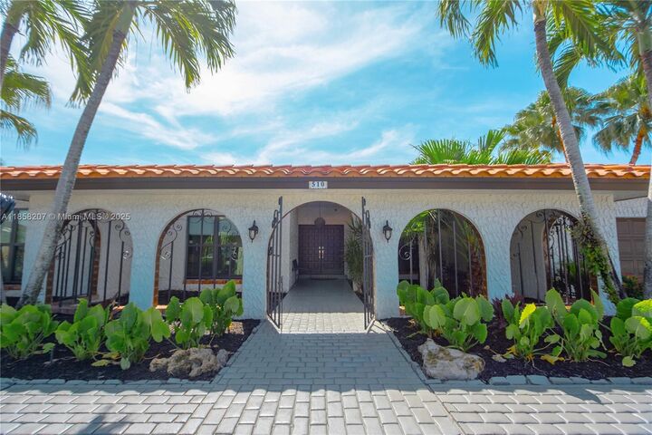 Property Photo: 510 Birchwood Way FL 33326