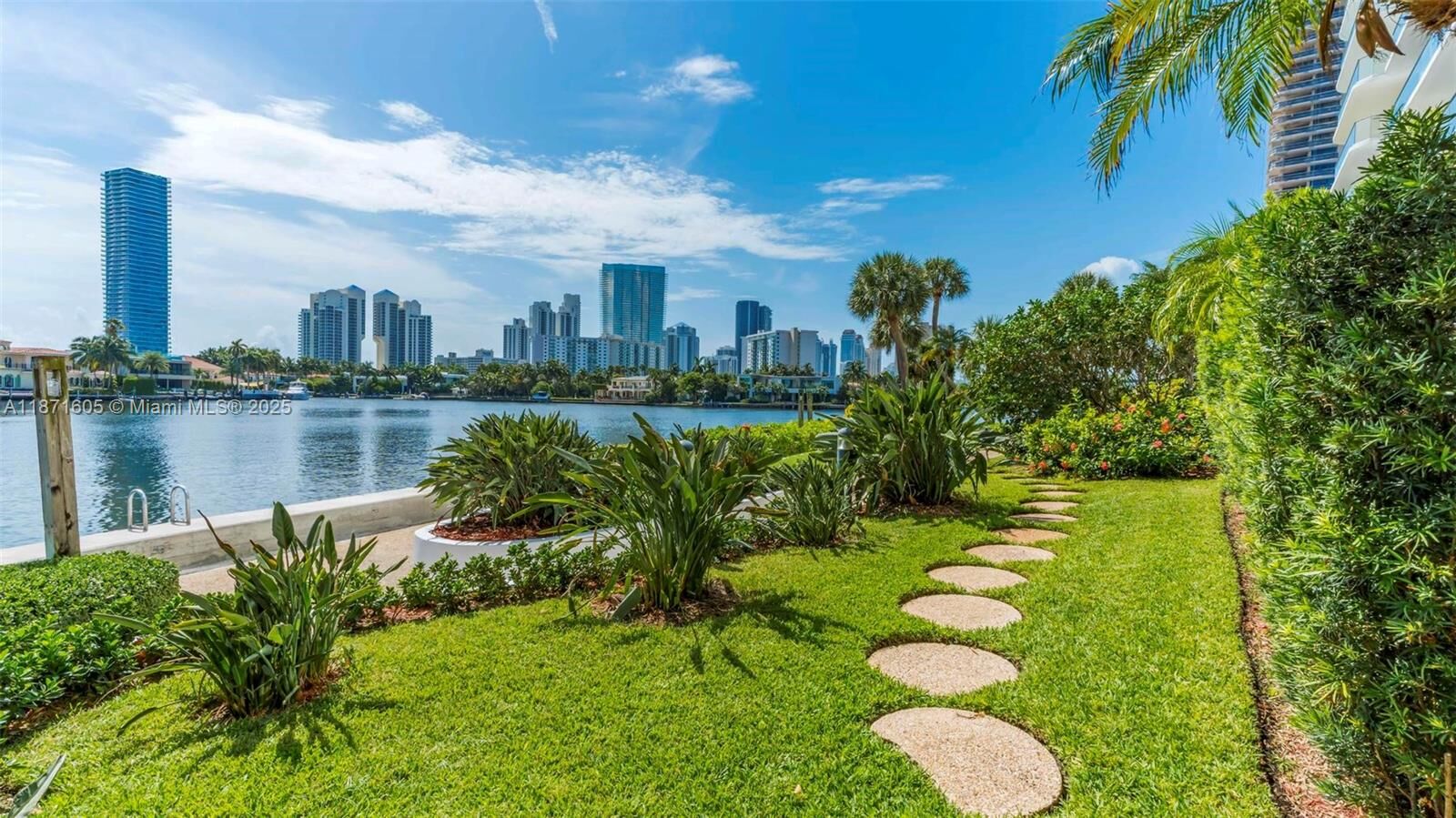 Property Photo: 19707 Turnberry Way Th-6 FL 33180