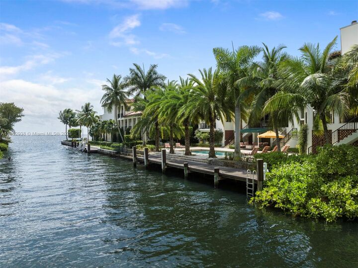 Property Photo:  3305 S Moorings Way  FL 33133 