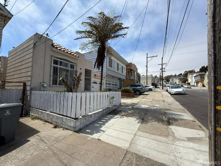 Property Photo:  285 Teddy Avenue  CA 94134 